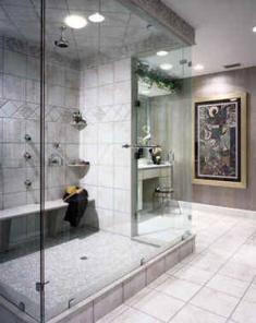 Фотография интерьера ванной комнаты с душевой кабиной