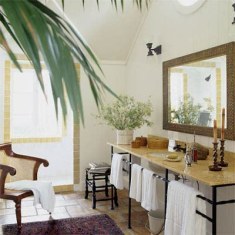 Дизайн просторной ванной с пальмой