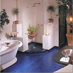 Интерьер ванной комнаты для любителей цветов