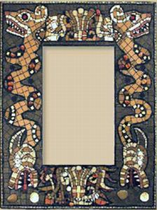 Рамка для зеркала из мозаики и камней