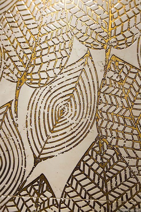Золотые узоры на плитке Pietra Antiqua