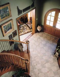 Фотография холла с лестницей