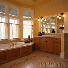 Дизайн ванной с большими окнами