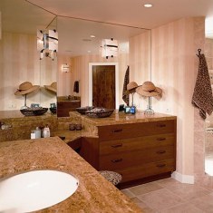Дизайн ванной комнаты с большой душевой кабиной