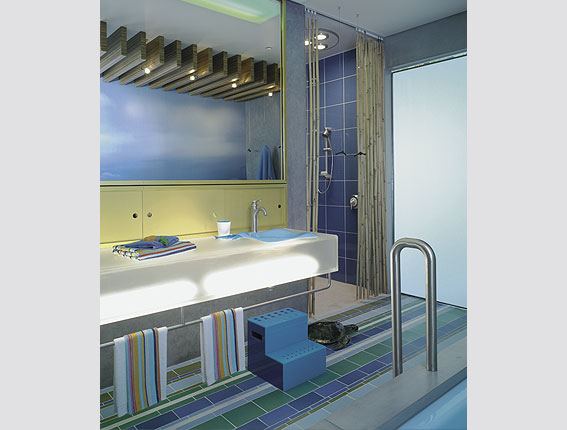 Разноцветная современная ванная комната