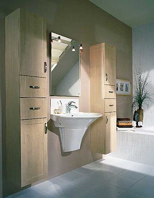 Дизайн ванной комнаты с деревянной мебелью