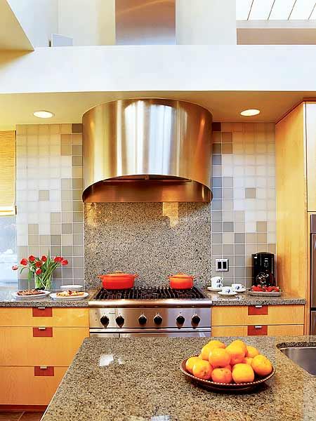 Combining granite and monocolors. Kitchen design