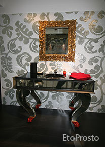 Черный столик для ванной на фоне мозаики а-ля Bizazza